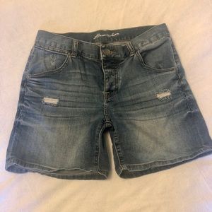 London Jean Shorts, Size 6, Button-up